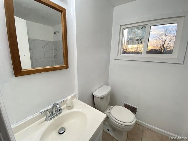 5894 Jackson Street, Taylor, MI 48180