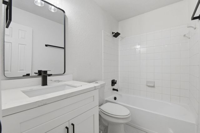 12831 Regal Oaks Bend Lane, Houston, TX 77047