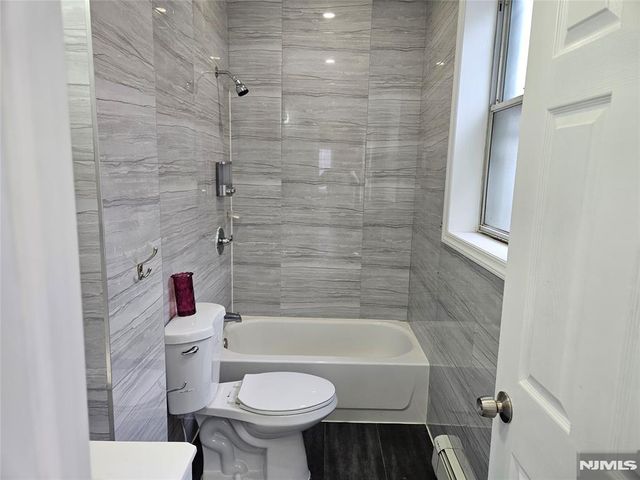 142 Side Avenue, Jersey City, NJ 07305