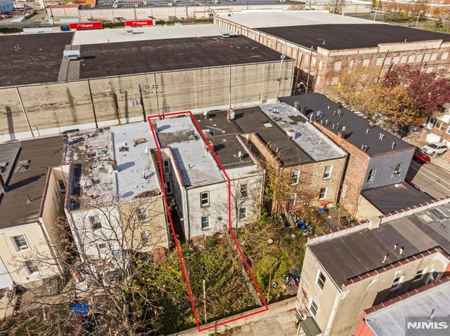 142 Side Avenue, Jersey City, NJ 07305