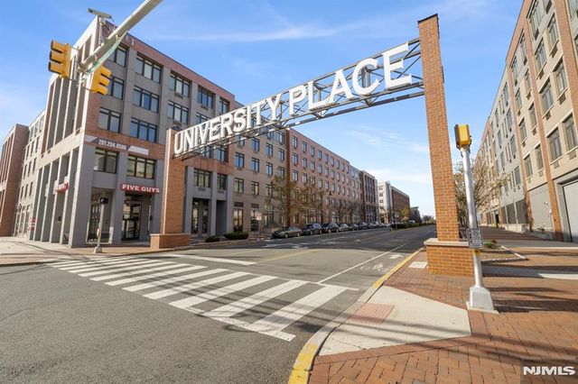 142 Side Avenue, Jersey City, NJ 07305