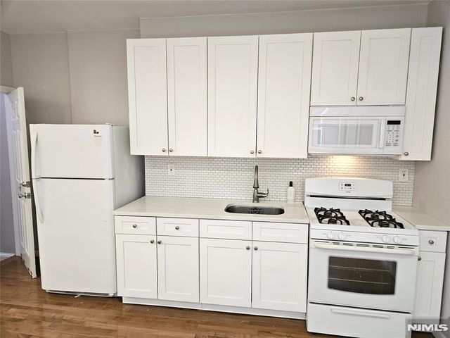 142 Side Avenue, Jersey City, NJ 07305