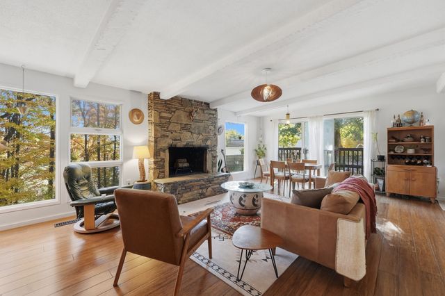 11 Forest Hill Dr, Worcester, MA 01609