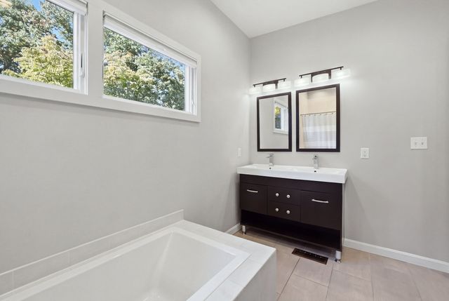 11 Forest Hill Dr, Worcester, MA 01609