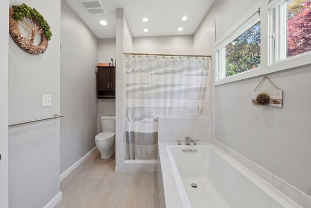 11 Forest Hill Dr, Worcester, MA 01609