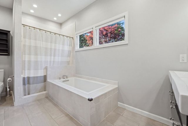 11 Forest Hill Dr, Worcester, MA 01609