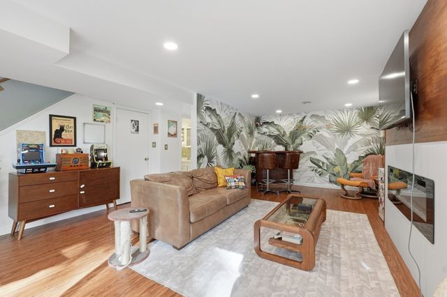 11 Forest Hill Dr, Worcester, MA 01609