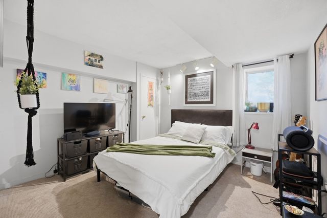 11 Forest Hill Dr, Worcester, MA 01609