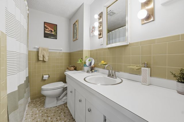 11 Forest Hill Dr, Worcester, MA 01609