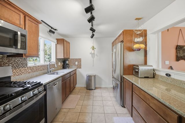 11 Forest Hill Dr, Worcester, MA 01609