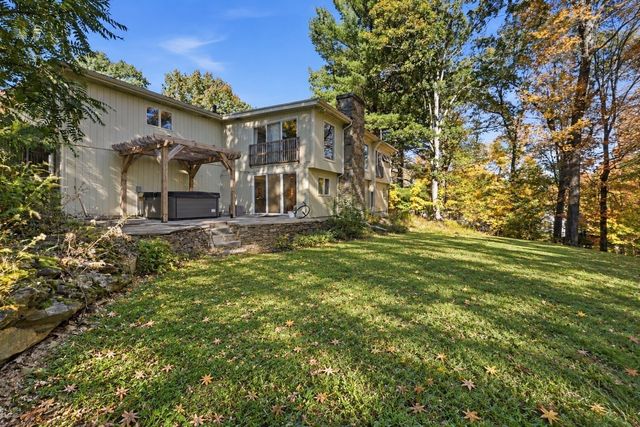 11 Forest Hill Dr, Worcester, MA 01609