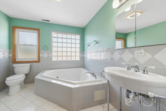 3810 Emerson Drive, Schiller Park, IL 60176