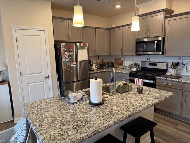 3715 Feltham Lane, Jamestown, NC 27282