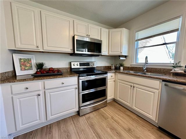 8 Bethel RD, Newport News, VA 23608