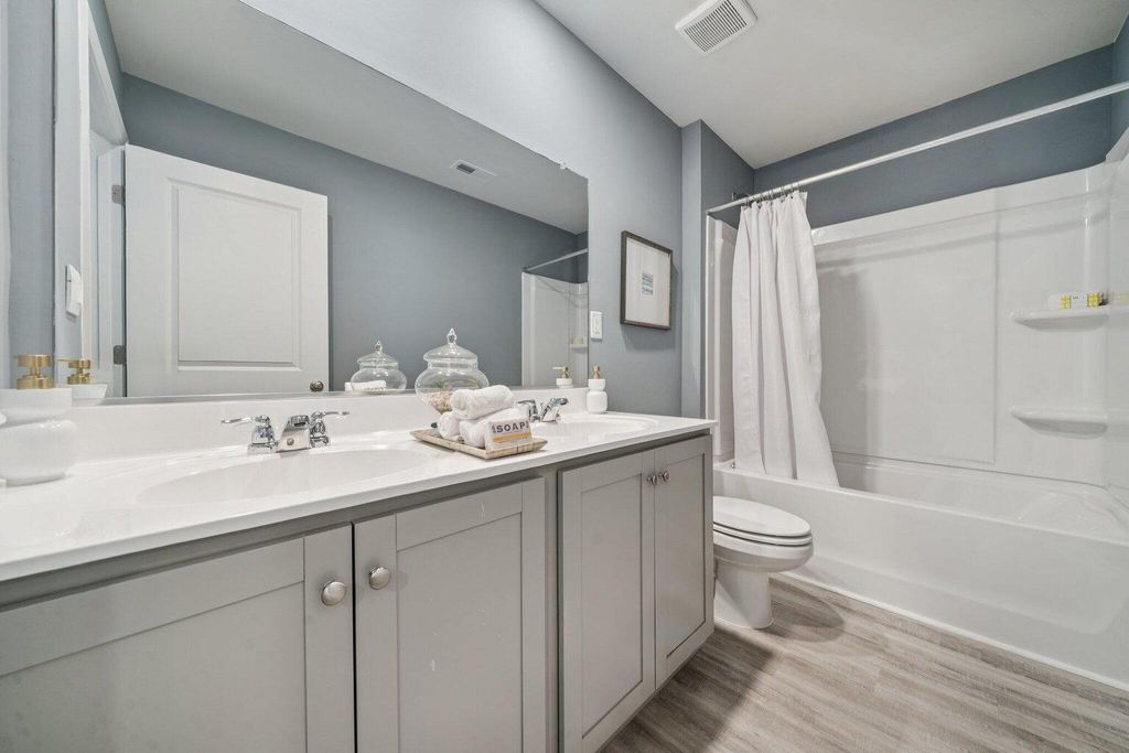 Image 33 of property listing at 809 Baywood Lane, Summerville, SC 29486