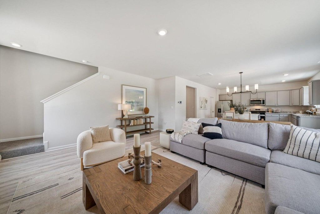 Image 4 of property listing at 809 Baywood Lane, Summerville, SC 29486