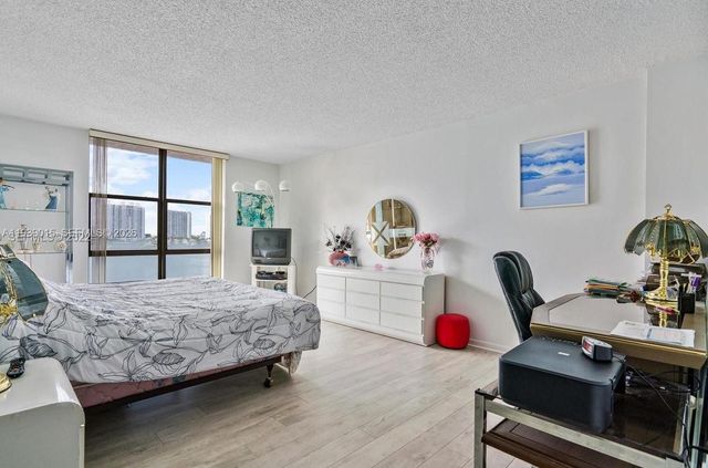 17500 N Bay Rd S707, Sunny Isles Beach, FL 33160