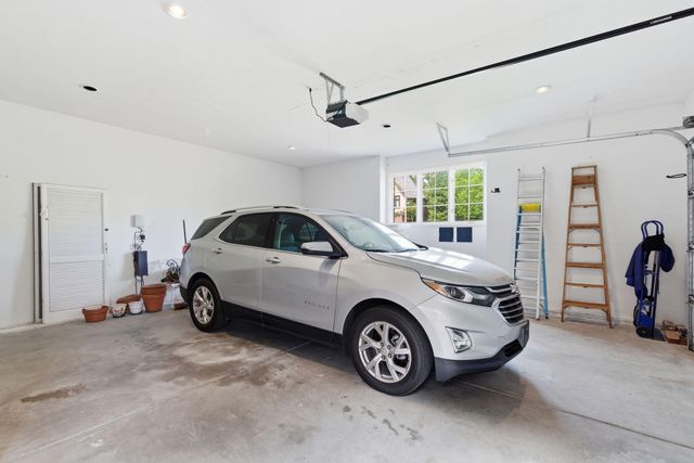 5722 S Castlebay Drive, Springfield, MO 65809