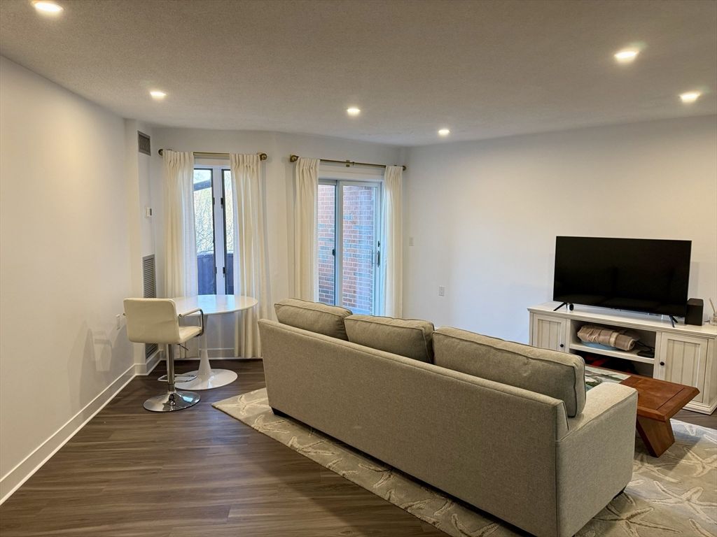 100 Rosemary Way 322, Needham, MA 02494