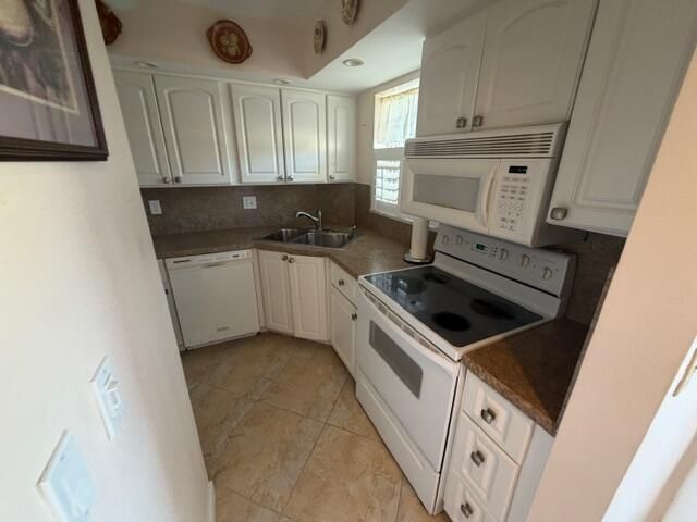 18081 SE Country Club Drive 121, Tequesta, FL 33469