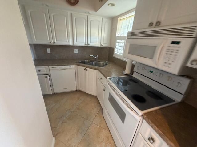 18081 SE Country Club Drive 121, Tequesta, FL 33469