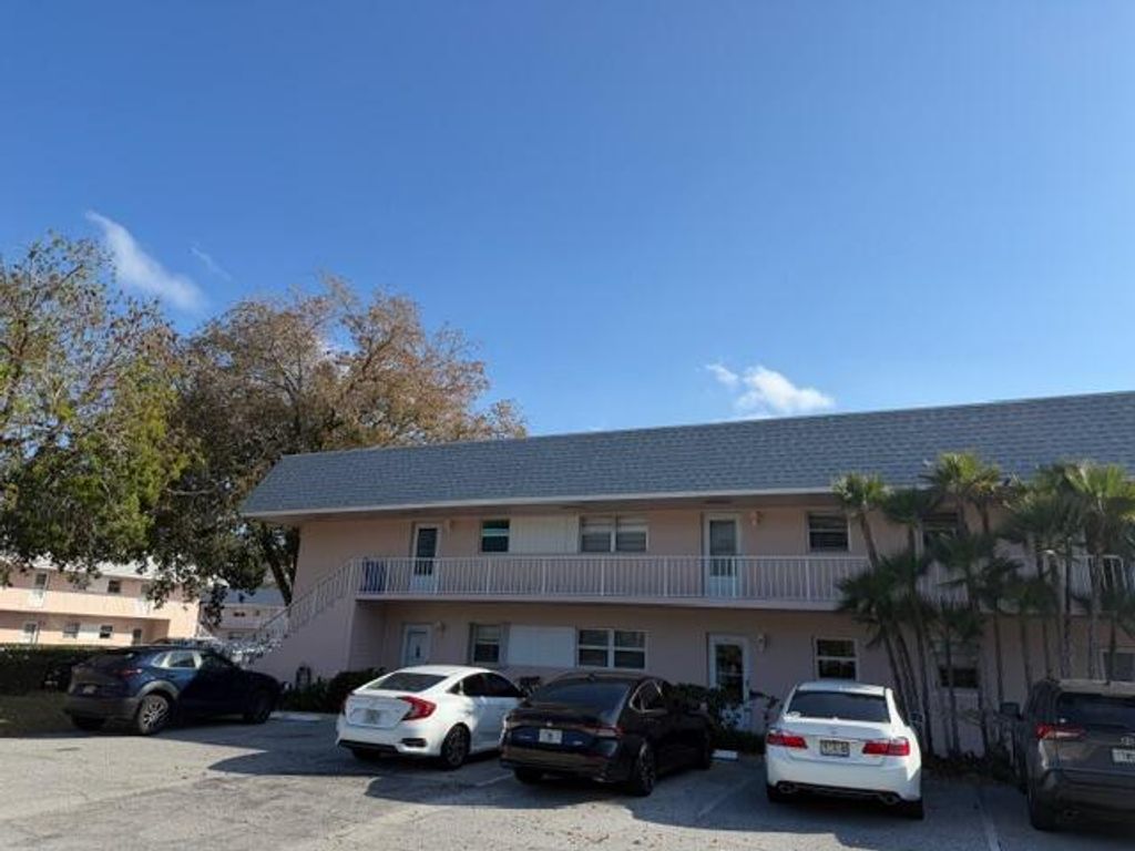 18081 SE Country Club Drive 121, Tequesta, FL 33469