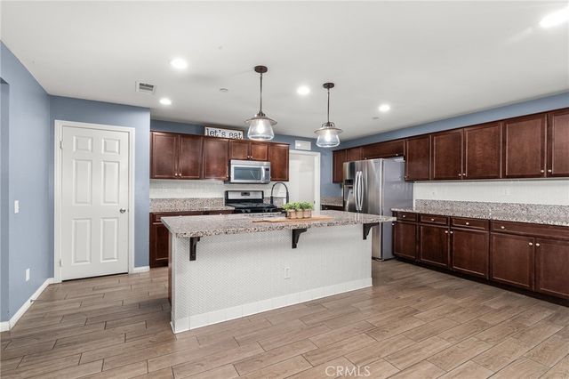 136 Yosemite, Perris, CA 92570