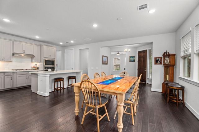 106 E Silky Sephora Court, Montgomery, TX 77316