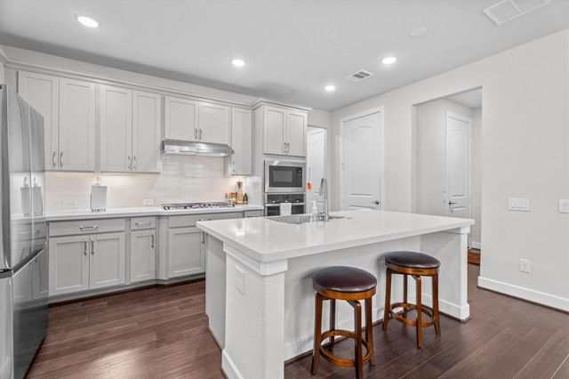 106 E Silky Sephora Court, Montgomery, TX 77316