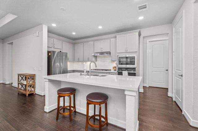 106 E Silky Sephora Court, Montgomery, TX 77316