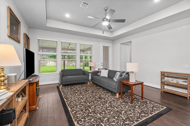 106 E Silky Sephora Court, Montgomery, TX 77316