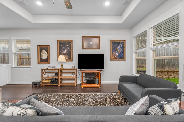 106 E Silky Sephora Court, Montgomery, TX 77316
