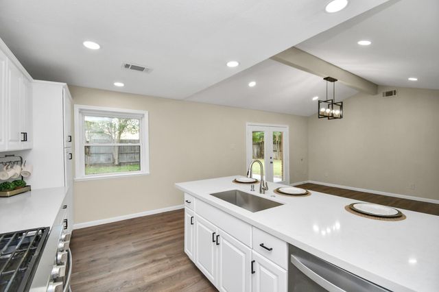 531 Edgebrook Drive, Houston, TX 77034