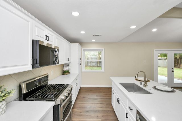 531 Edgebrook Drive, Houston, TX 77034