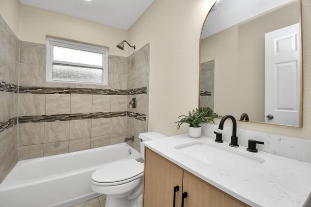 531 Edgebrook Drive, Houston, TX 77034