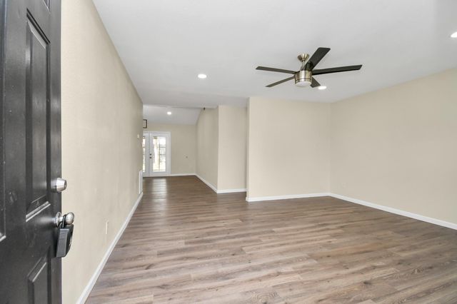 531 Edgebrook Drive, Houston, TX 77034