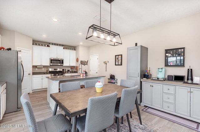 3915 CLOVERDALE Court, Middleburg, FL 32068