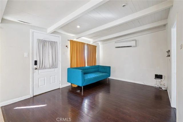 1211 E Leigh Court, Long Beach, CA 90806