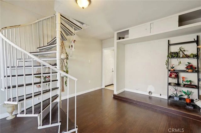 1211 E Leigh Court, Long Beach, CA 90806