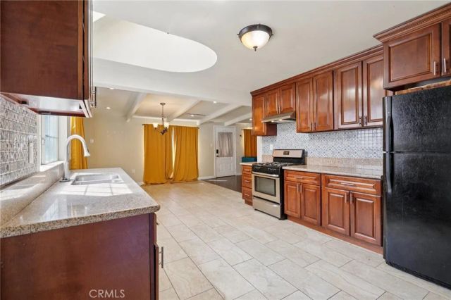 1211 E Leigh Court, Long Beach, CA 90806