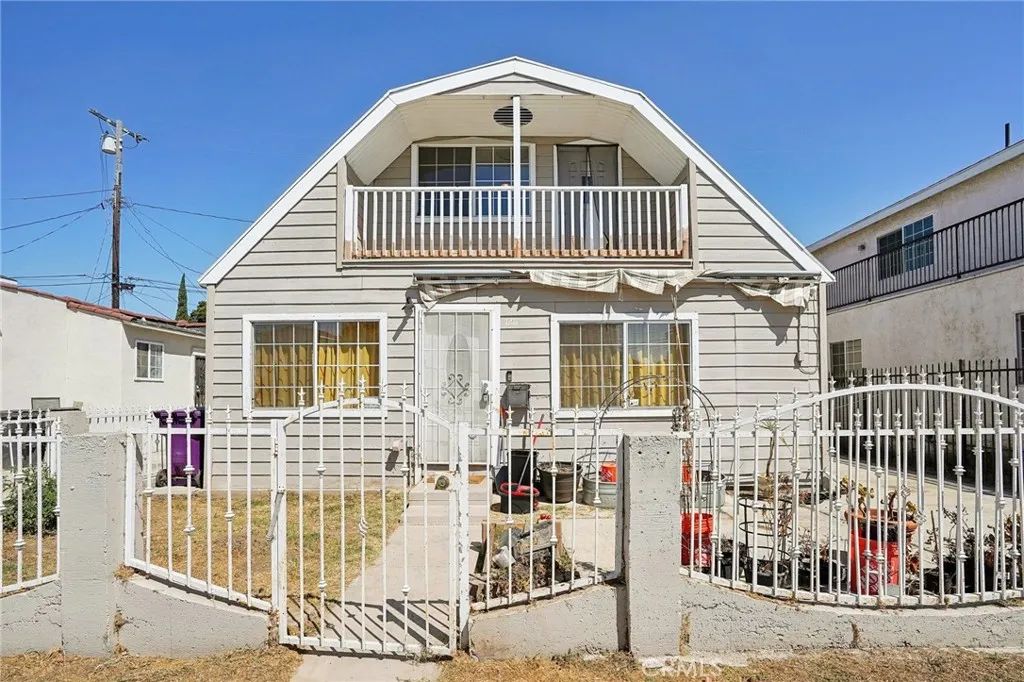 1211 E Leigh Court, Long Beach, CA 90806