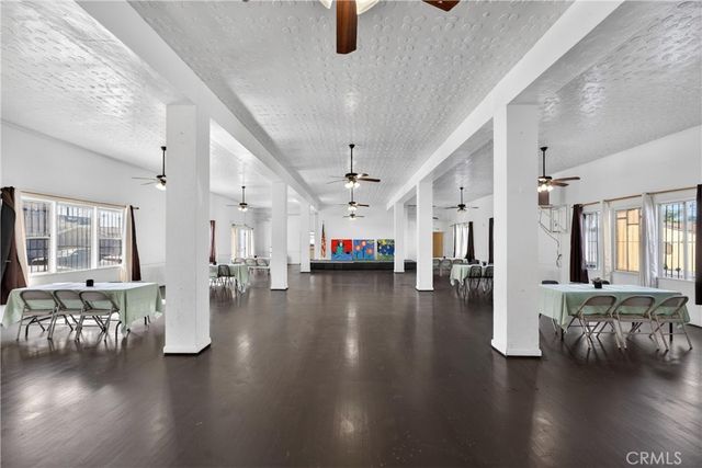 7101 Menlo, Los Angeles, CA 90044