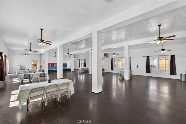 7101 Menlo, Los Angeles, CA 90044