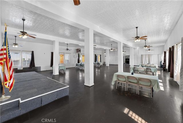 7101 Menlo, Los Angeles, CA 90044