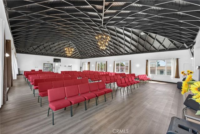 7101 Menlo, Los Angeles, CA 90044