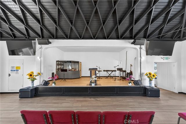 7101 Menlo, Los Angeles, CA 90044