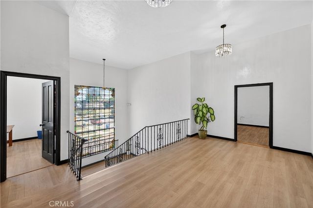 7101 Menlo, Los Angeles, CA 90044