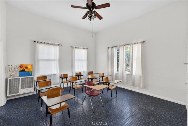 7101 Menlo, Los Angeles, CA 90044