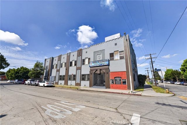 7101 Menlo, Los Angeles, CA 90044