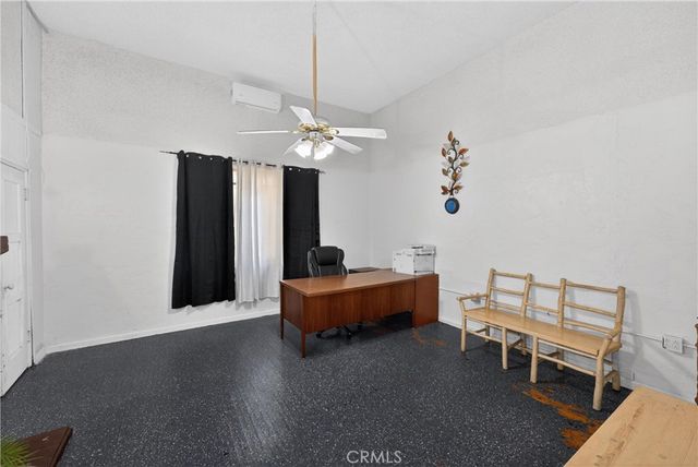 7101 Menlo, Los Angeles, CA 90044